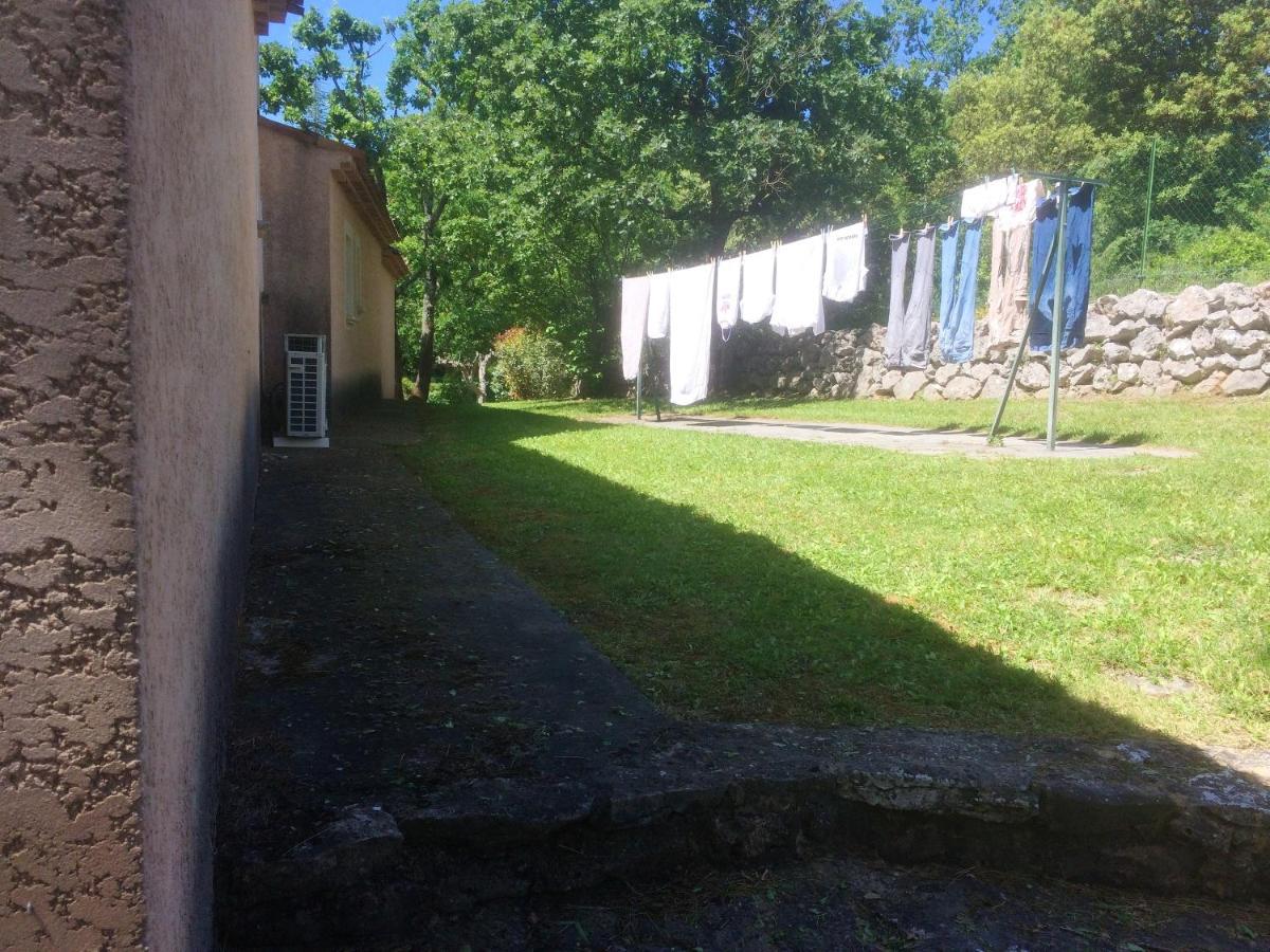 Villa Spacieuse Avec Piscine A Saint Maximin Bagian luar foto