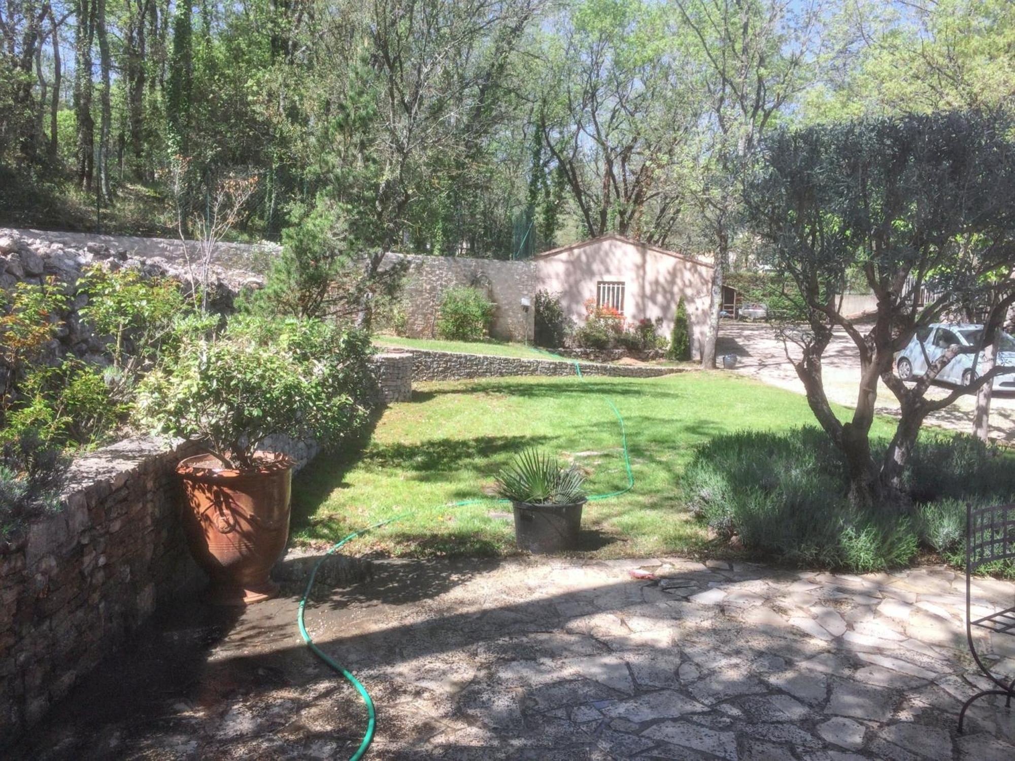 Villa Spacieuse Avec Piscine A Saint Maximin Bagian luar foto