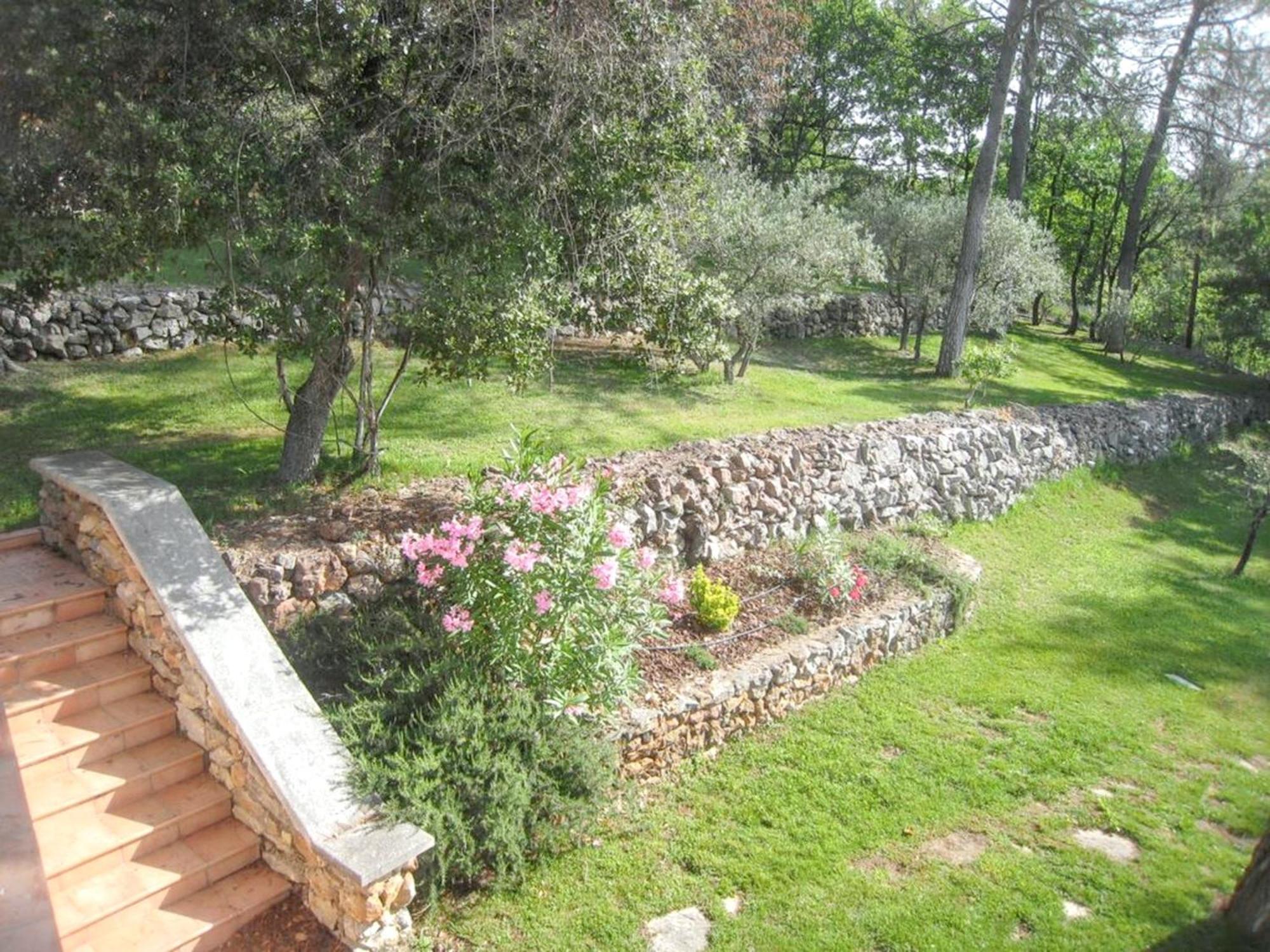 Villa Spacieuse Avec Piscine A Saint Maximin Bagian luar foto