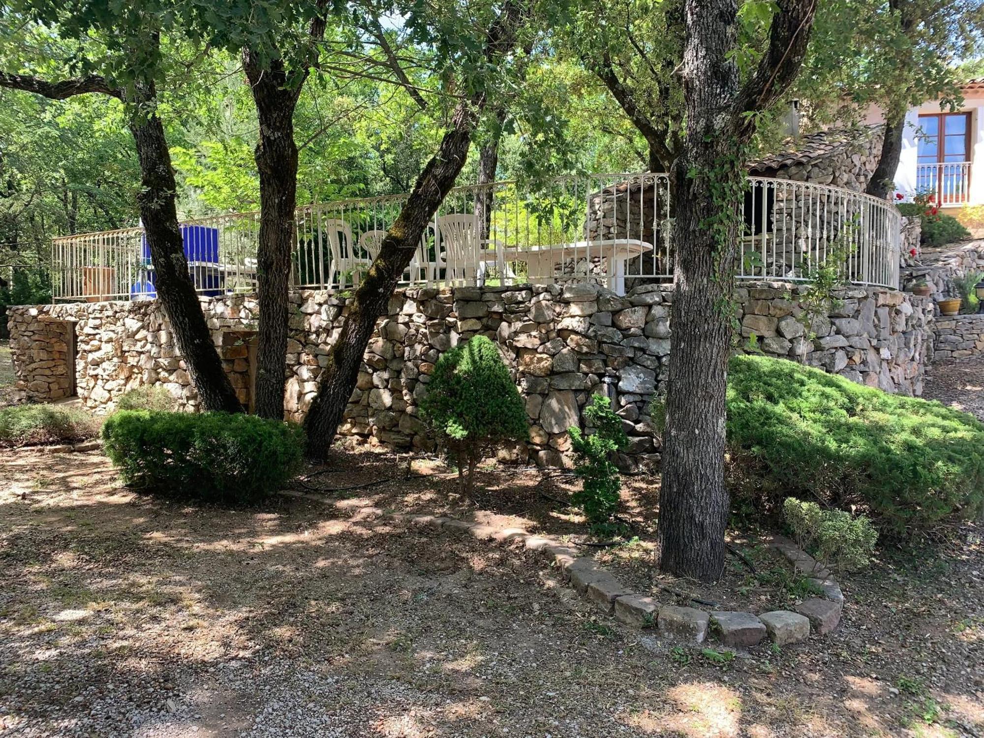 Villa Spacieuse Avec Piscine A Saint Maximin Bagian luar foto
